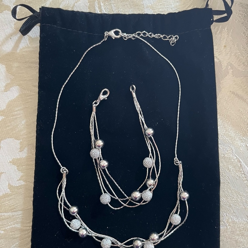 Elegant Silver Necklace and Bracelet Set